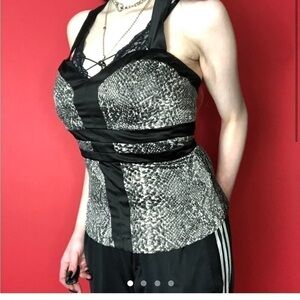 Black and white snakeskin print corset top with satin cross back sleeves 🖤🤍  